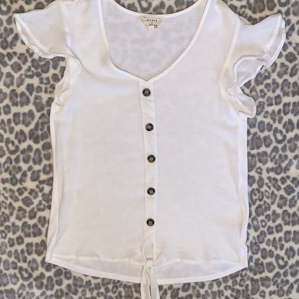 🌺3/$20🌺 Flower and Feather white top